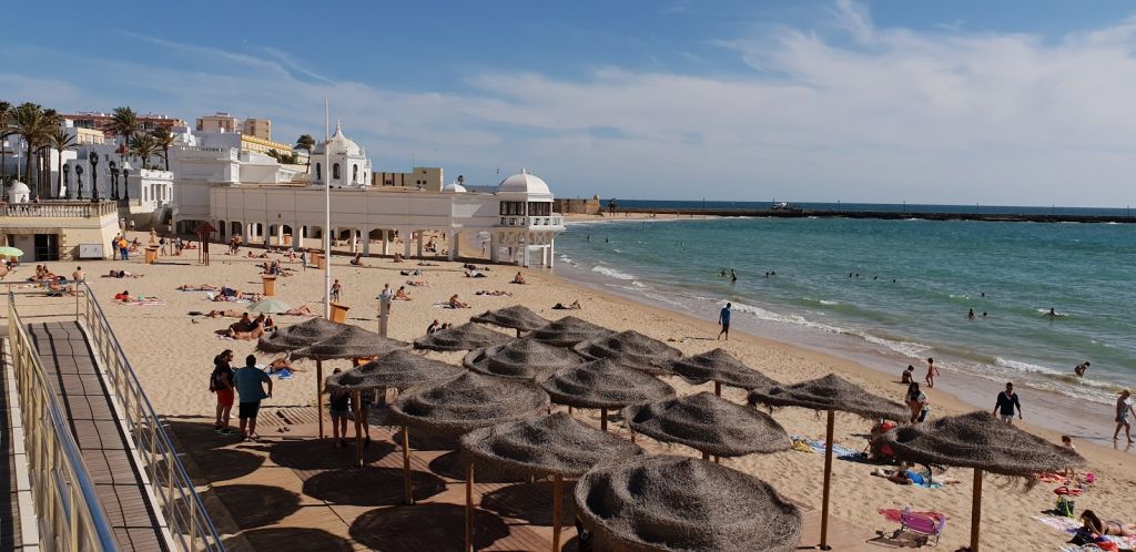 cadiz caleta beach